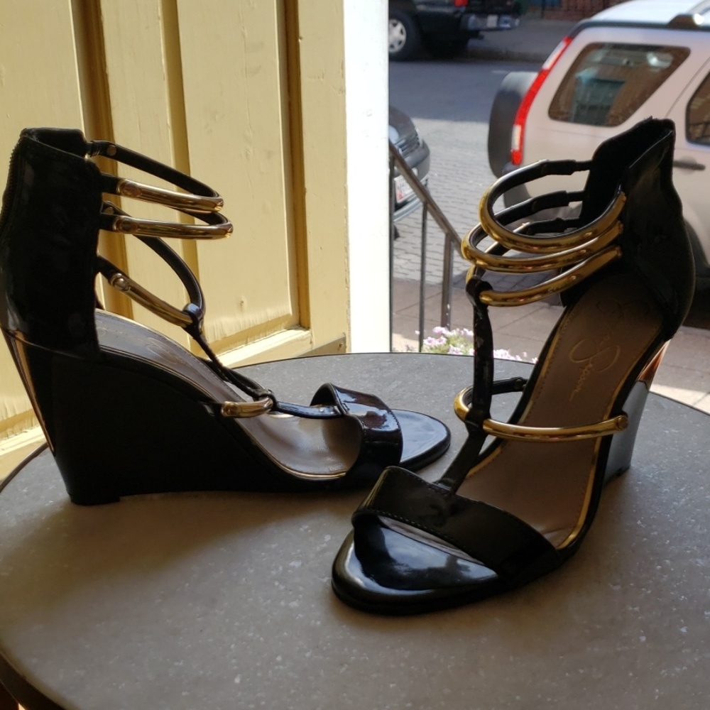 Heels - Picture 2 of 3